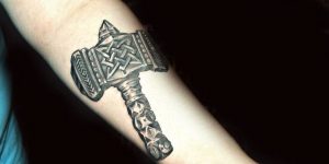 Features of the tattoo in the form of a hammer of Thor