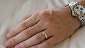 How to find out the size of a man's finger for a ring?