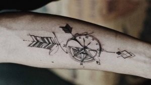 Врсте тетоважа компаса за мушкарце и њихово значење