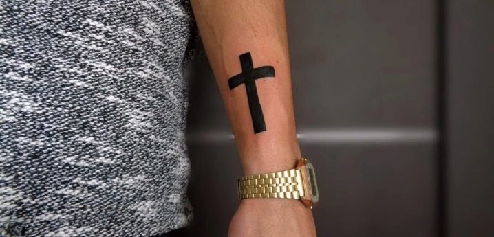 Όλα για τα τατουάζ ανδρικών σταυρών