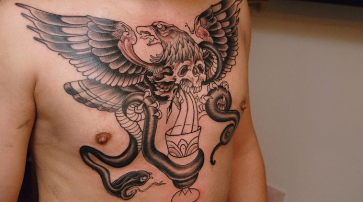 Επιλέγοντας ανδρικά τατουάζ αετού