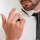Ανδρικά χρυσά δαχτυλίδια: τύποι και επιλογές