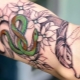 Ανασκόπηση ανδρικών τατουάζ με φίδια στο χέρι